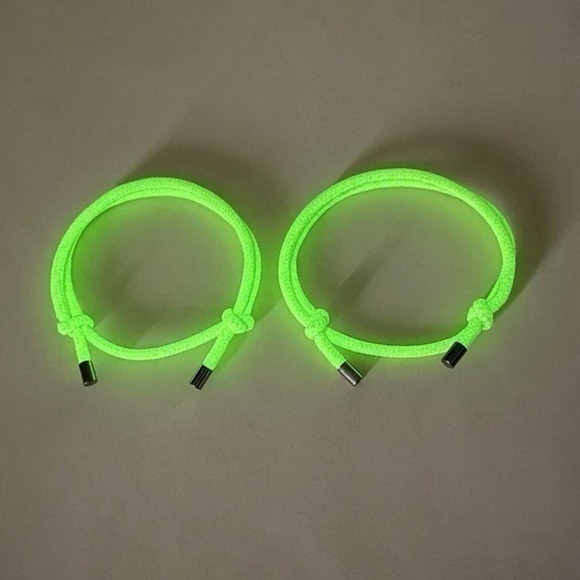 2 pcs Couple Glow In The Dark Bracelet Set Adjustable Luminous Stretch - Picture 4 of 8